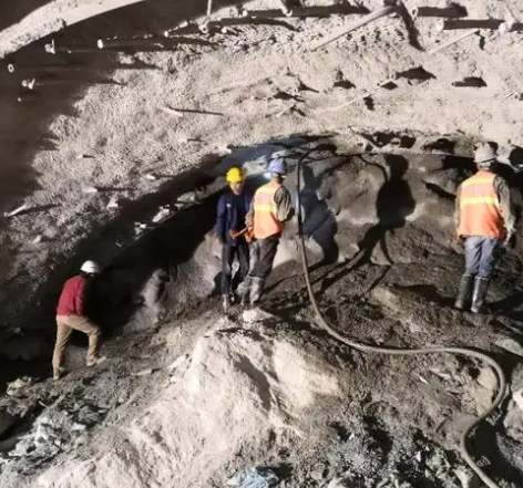 固始隧道拱顶带模注浆料，微膨胀注浆料的特点及施工工艺